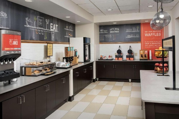 Hampton Inn Lenoir City image 10