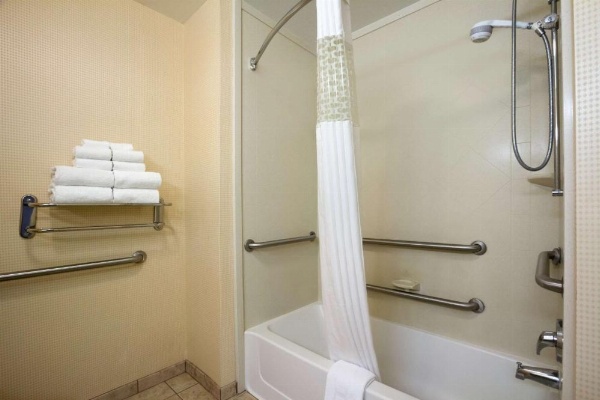 Hampton Inn Lenoir City image 26