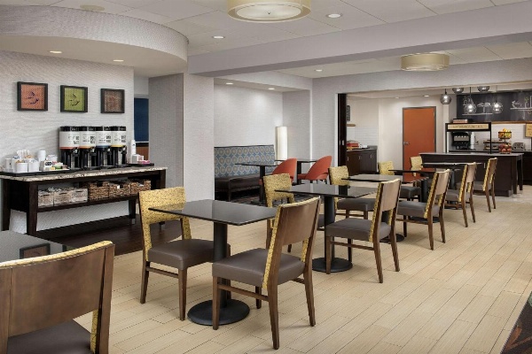 Hampton Inn Lenoir City image 6