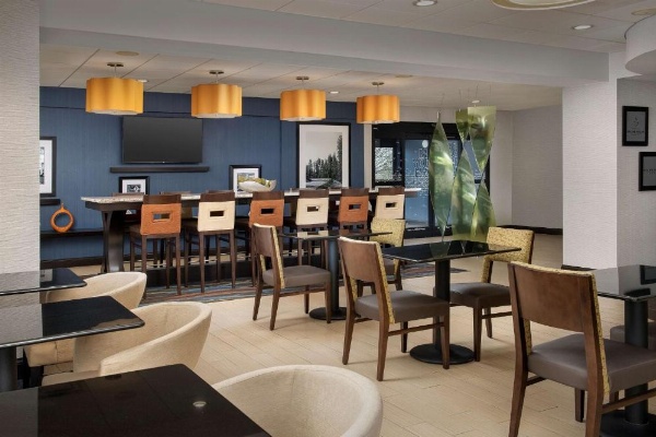 Hampton Inn Lenoir City image 8